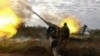 Ілюстраційне фото. Український військовий стріляє з трофейної російської гаубиці «Мста-Б», Харківська область, 6 жовтня 2022 року