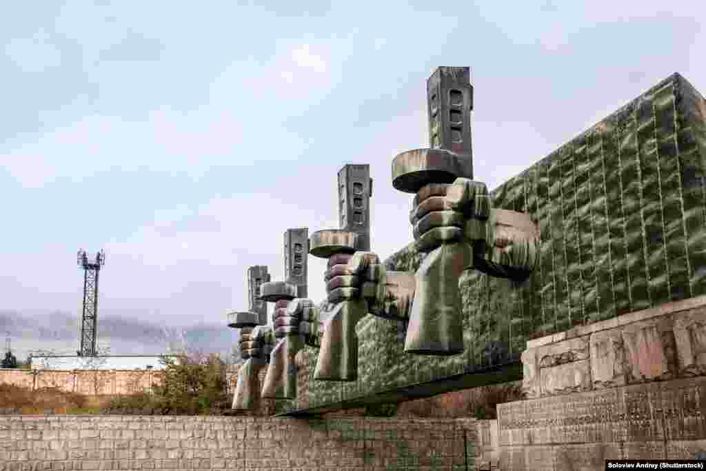 A memorial complex called Line of Defense in Russia's Novorossiysk in the Krasnodar region. The monument consists of four strong arms, tightly clutching machine guns dedicated to the soldiers who defended Novorossiysk.