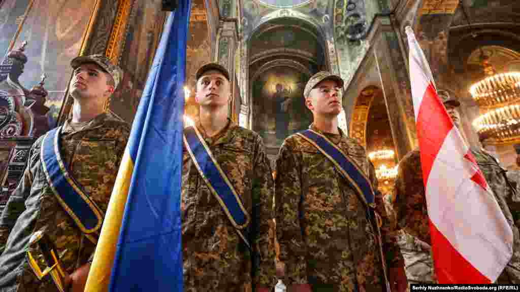 Почесна варта під час прощання із грузинським воїном