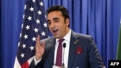 بلاول بوټو زرداري د سېپټېمبر پر ۲۶مه له خپل امریکايي سیال سره تر لیدو وروسته د خبري غونډې پر مهال.