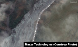 A Maxar satellite image shows a huge traffic jam near the Russia border with Georgia on September 25 after Russian President Vladamir Putin announced a partial military mobilization.