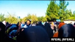 از نظر آگاهان عملکرد خشن طالبان در برابر زنان در افغانستان نیز به عنوان یکی از عوامل بی ثباتی به شمار می رود