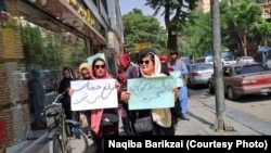 زنان همواره در کابل و برخی از ولایات افغانستان درمخالفت با محدودیت های وضع شده دست به اعتراض زده اند اما صدای آنان تاکنون از سوی طالبان شنیده نشده است.