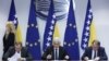 Milorad Dodik, Dragan Čović i Nermin Nikšić potpisuju dokument o koaliciji nakon izbora u BiH 2022. godine. 