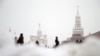 «Путь в США, пособия и работа». Почему мигранты стремятся получить российский паспорт? 