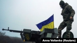 Український військовослужбовець на звільненій від армії РФ частині Херсонщини. 9 грудня 2022 року