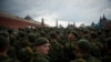 Російські військовослужбовці під час репетиції параду до Дня перемоги. Москва, Росія. 3 травня 2011 року