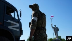 Росія кидає всі сили та резерви для удару по Україні, а російські військові тікають з армії РФ