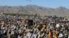 د جمعیت علمای اسلام (ف) پلویان په واڼه کې د یوې جلسې پر مهال د ګوند بیرغ رپوي - پخوانی انځور.
