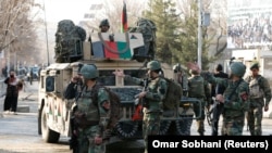 نیروهای خاص طالبان در نزدیک شفاخانه ۴۰۰ بستر جایی که شاهد دو انفجار و درگیری مسلحانه بوده ۲ اکتوبر ۲۰۲۱