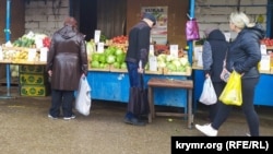 Покупатели на рынке в Севастополе, иллюстраативное фото