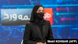 آرشیف - طالبان پوشیدن روبند را برای مجری های زن برنامه های تلویزیونی اجباری کرده اند