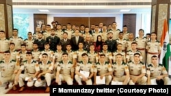گروهی از نظامیان افغان که به تازه گی از یک اکادمی نظامی در هند فارغ شده اند.