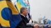 Петро Порошенко виступає перед прихильниками біля аеропорту «Київ» (Жуляни), 17 січня 2022 року