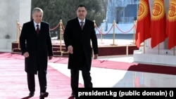Uzbek President Shavkat Mirziyoev (left) meets in Bishkek in January 2023 with Sadyr Japarov, his third Kyrgyz president. 