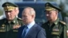 Валерій Герасимов, Володимир Путін та Сергій Шойгу – троє з чотирьох посадовців РФ, на яких видав ордери МКС станом на зараз