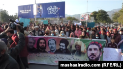 اعضای جنبش تحفظ پشتون در یکی از گردهمایی اعتراضی 