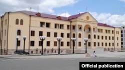 Արցախի կառավարական գլխավոր շենքը Ստեփանակերտում, արխիվ
