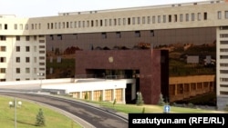 ՀՀ ՊՆ վարչական շենքը, արխիվ 
