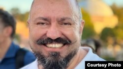 Đenović: Šalje se poruka da je najmoćnija osoba u zemlji patrijarh, a ne predsednik vlade