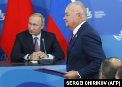 Російський президент Володимир Путін та прокремлівський пропагандист Дмитро Кисельов