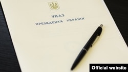 Зеленський 27 червня увів у дію рішення РНБО про синхронізацію санкційного тиску України, ЄС та інших учасників «Групи семи» на Росію й пов’язані держави