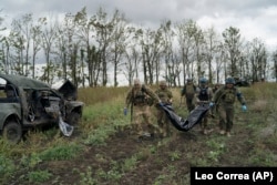 Евакуація загиблих тіл українських бійців, що загинули під час контрнаступу в Харківській області