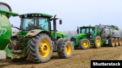 Трактори John Deere (архівне фото)