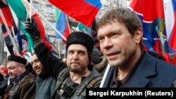 Russia – Pro-Russian politician Oleh Tsaryov (R) and leader of the motorcycling club Night Wolves Aleksandr Zaldostanov (C) attend an "Anti-Maidan" rally to protest against the 2014 Kyiv uprising, in Moscow February 21, 2015