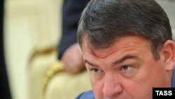 Александр Анкваб и Анатолий Сердюков более часа обсуждали пути решения конфликта, возникшего в связи с предполагаемым началом капитального ремонта санатория и сокращением трудового коллектива