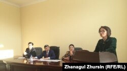 Руководитель управления образования Актюбинской области Ляззат Оразбаева (справа).