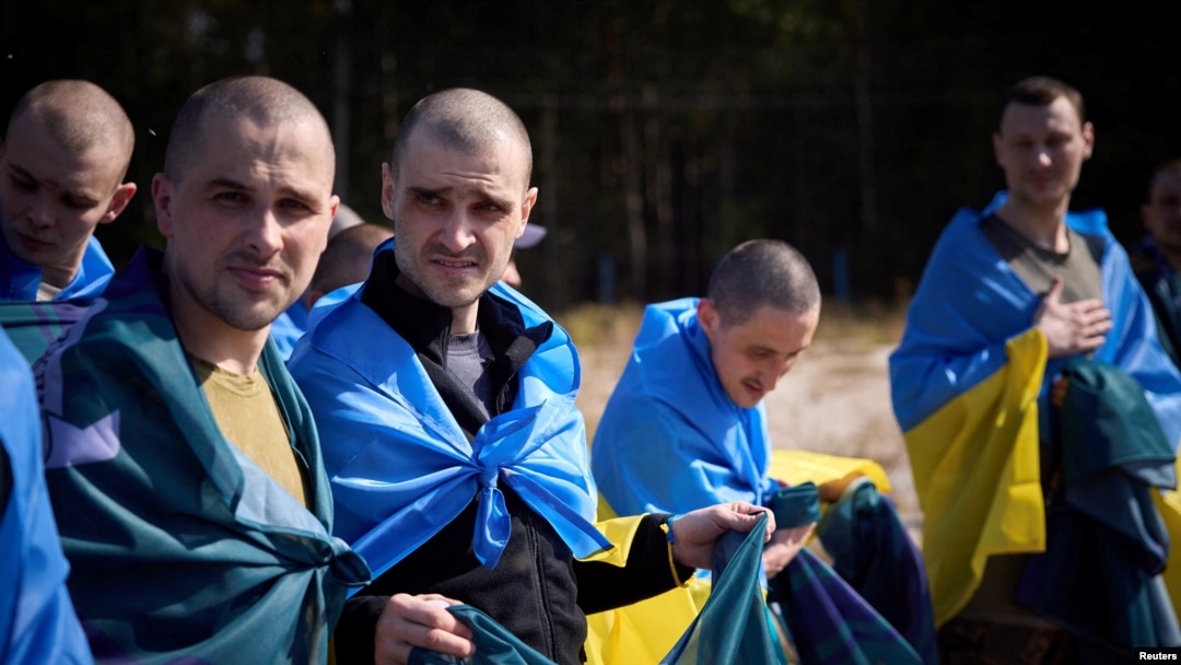 Деякі з військових перебували в полоні понад два роки. Фото архівне