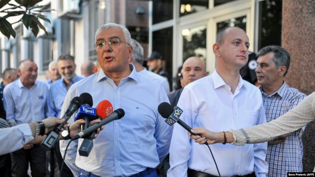 Andrija Mandić i Milan Knežević ispred zgrade suda u Podgorici