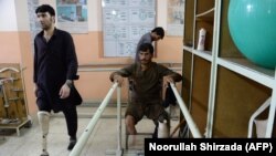 تعدادی از افرادی که در نتیجه انفجار ها اعضای بدن خود را از دست داده اند