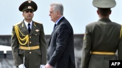 Հայաստան, Երևան, 24-ը ապրիլի, 2015թ․ - Սերբիայի նախագահ Տոմիսլավ Նիկոլիչը Հայոց ցեղասպանության զոհերի Ծիծեռնակաբերդի հուշահամալիրում