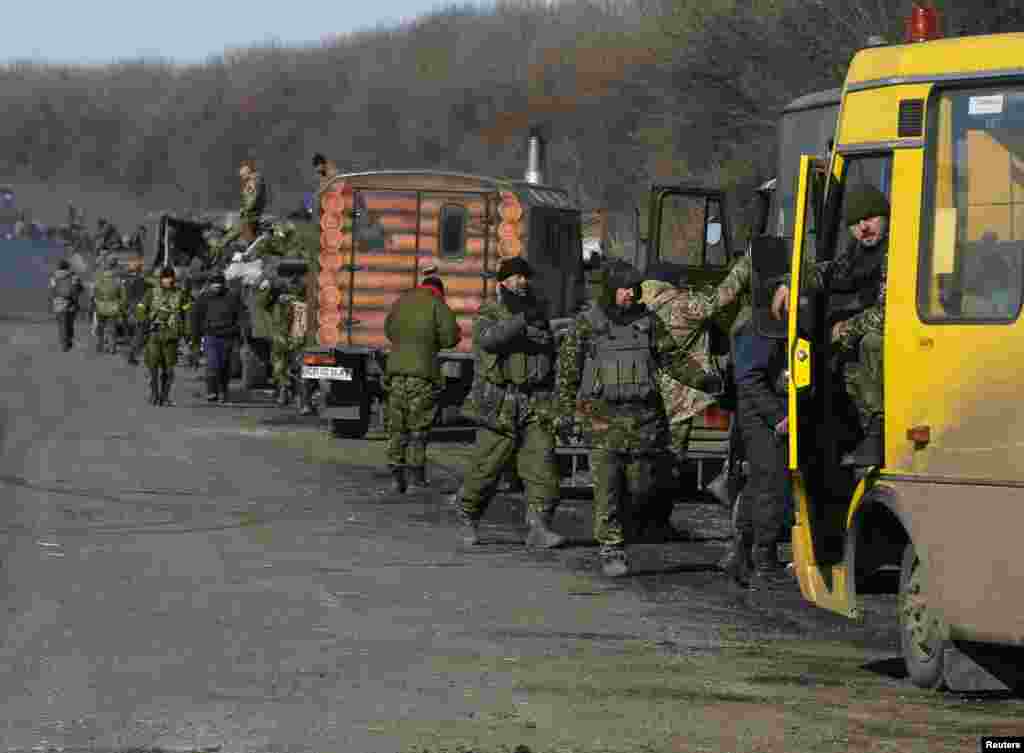 Хуруҷи нерӯҳои украинӣ аз Дебалтсево.