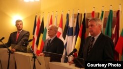 Pieter Feith, Fatmir Sejdiu i Hashim Thaci, 14. jun 2010.