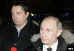 Shprygin (left) with Russian President Vladimir Putin in Moscow in December 2010 at a ceremony for a killed soccer fan