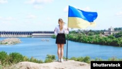 Вид с острова Хортица на плотину Днепровской ГЭС, Запорожье. Архивное фото