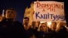 Під час протесту проти підписання в Мінську так званої «формули Штайнмаєра» біля Офісу президента України. Київ, 2 жовтня 2019 року