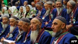 The Council of Elders makes decisions by a simple majority of votes in an open ballot and operates separately from Turkmenistan's parliament. (file photo)