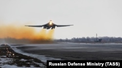 Российский стратегический бомбардировщик Ту-160, иллюстративное фото
