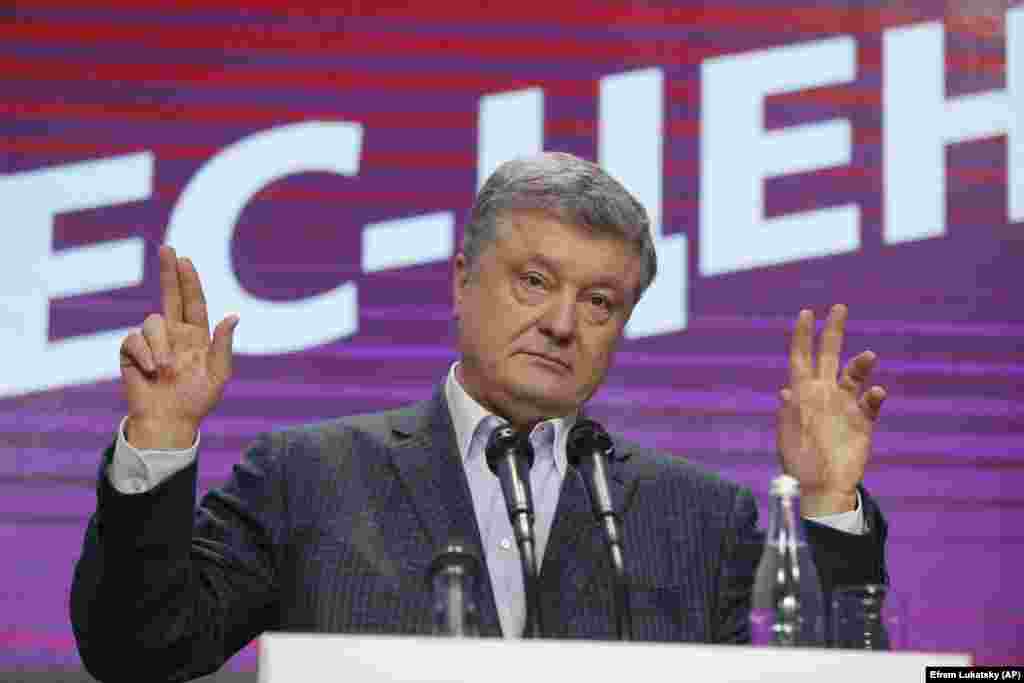 Ukrainian President Petro Poroshenko gestures while speaking at his headquarters in Kyiv after the election, March 31, 2019. (AP/Efrem Lukatsky)