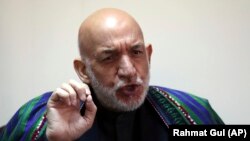 آرشیف، حامد کرزی رئیس جمهور سابق افغانستان در جریان مصاحبه با خبرگزاری اسوشیتد پرس در کابل