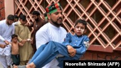 تصویر آرشیف: یک کودک که در انفجار در ولایت ننگرهار زخم برداشته است. 