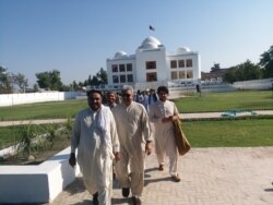 لیکوالانو او شاعرانو د باچا خان د مزار د نوې ودانۍ جوړېدو ستاینه وکړه