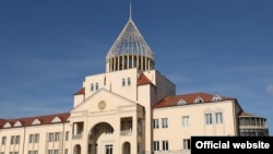 Здание парламента Нагорного Карабаха в Степанакерте (архив)