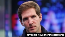 Dozhd TV editor Tikhon Dzyadko (file photo)
