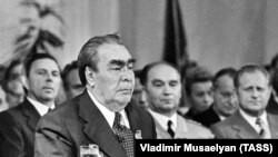У Київраді зауважують, що під час перебування Леоніда Брежнєва при владі посилився тотальний контроль за суспільством з боку органів КДБ.