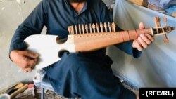 رباب یکی از آله های موسیقی محلی افغانی